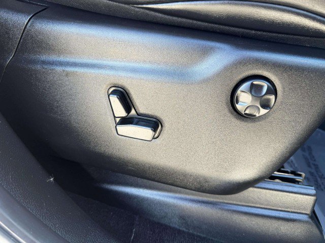 Used 2015 Jeep Grand Cherokee SRT image 53