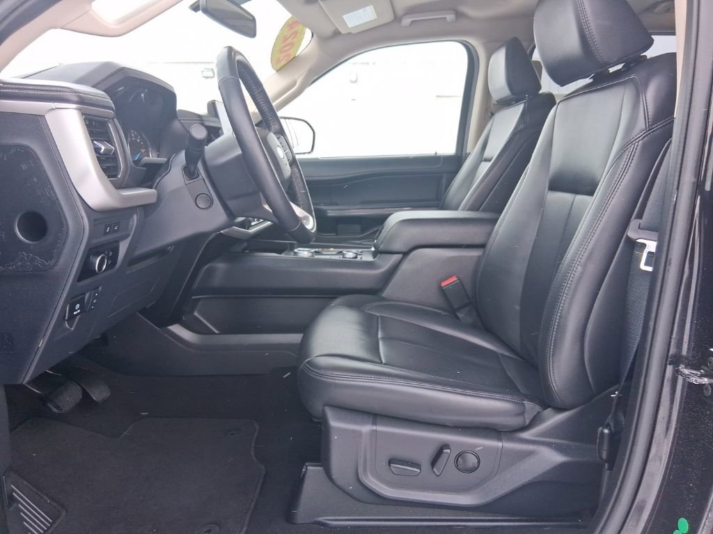 Used 2024 Ford Expedition Max XLT image 16