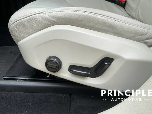 Certified 2022 Volvo XC60 B5 Momentum w/ Protection Package Premier FWD image 15
