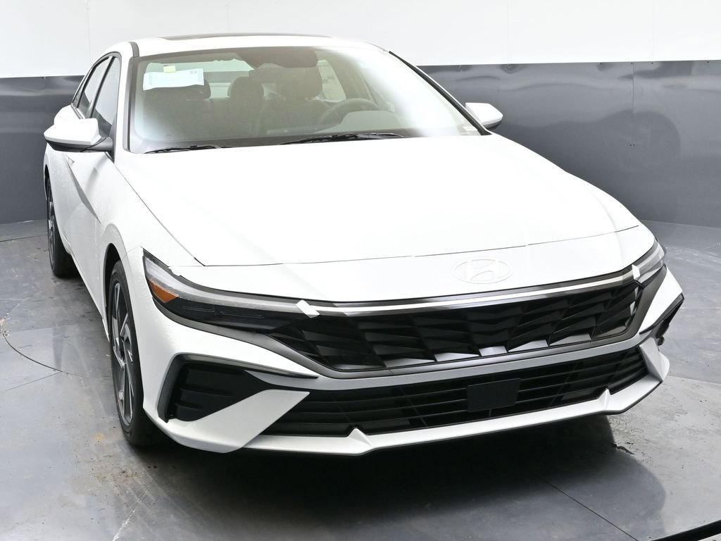 Certified 2025 Hyundai Elantra SEL image 8