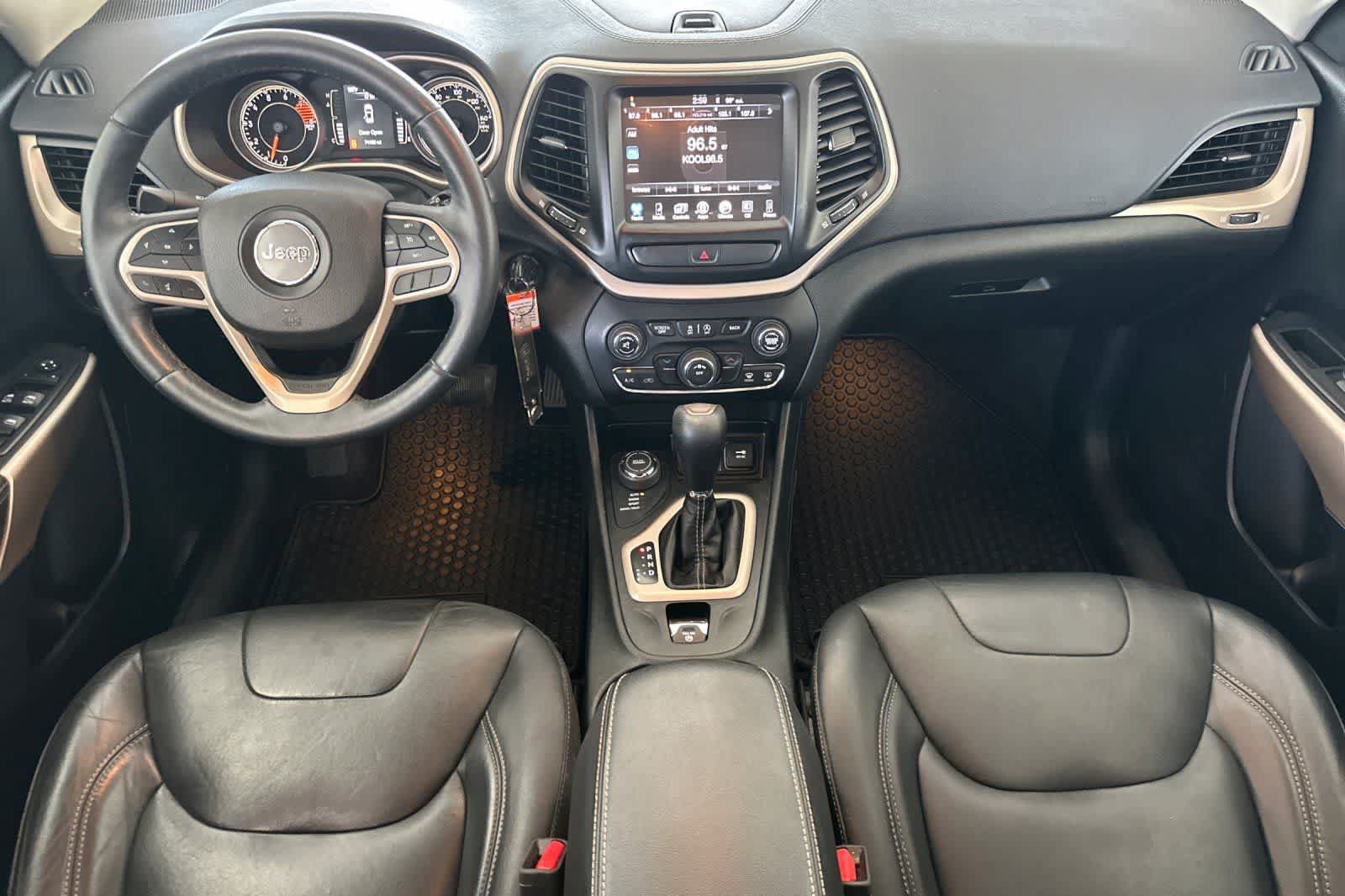 Used 2017 Jeep Cherokee Latitude w/ True North Edition AWD/4WD image 3