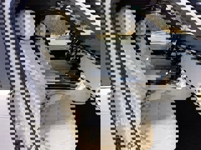 Used 2025 Land Rover Range Rover Long Wheelbase Autobiography image 24