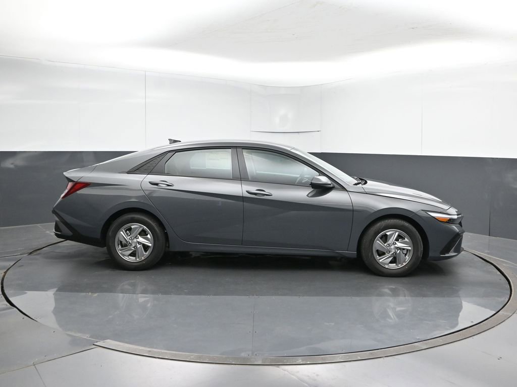 New 2026 Hyundai Elantra SE FWD image 6