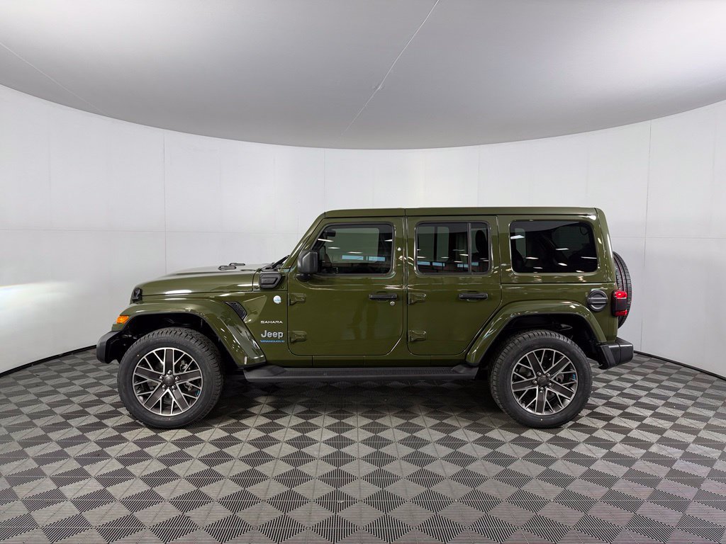 Used 2023 Jeep Wrangler Unlimited Sahara w/ Cold Weather Group AWD/4WD image 10