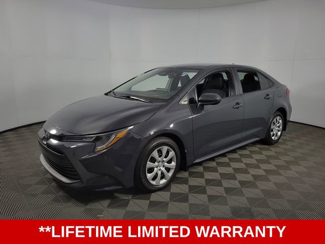 Used 2025 Toyota Corolla LE image 3