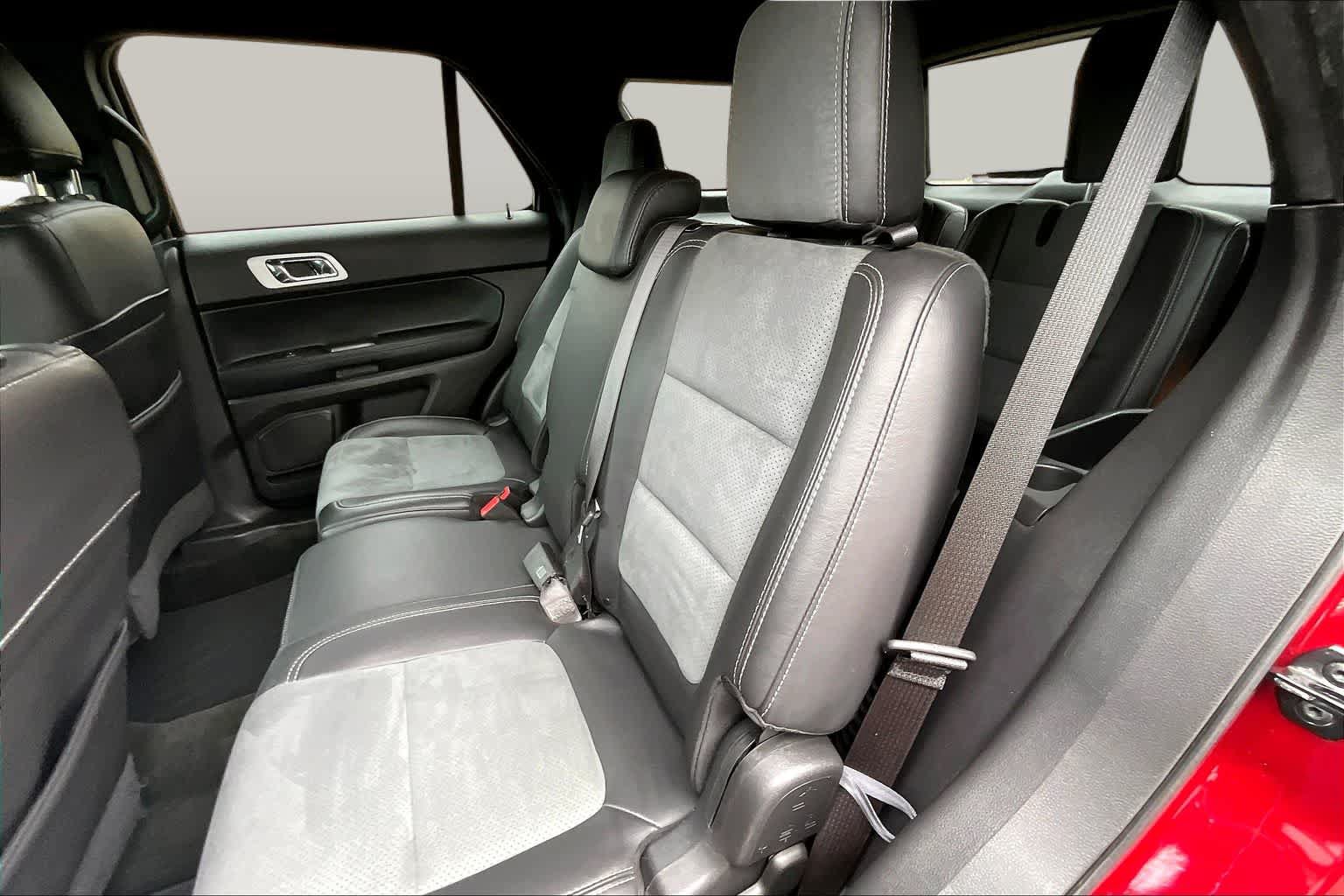 Used 2015 Ford Explorer XLT w/ Equipment Group 202A FWD image 21