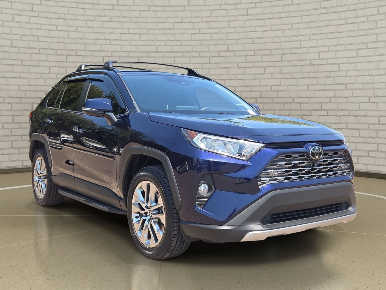 Used 2020 Toyota RAV4 Limited FWD image 3