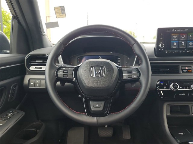 Certified 2025 Honda Pilot Black Edition image 32