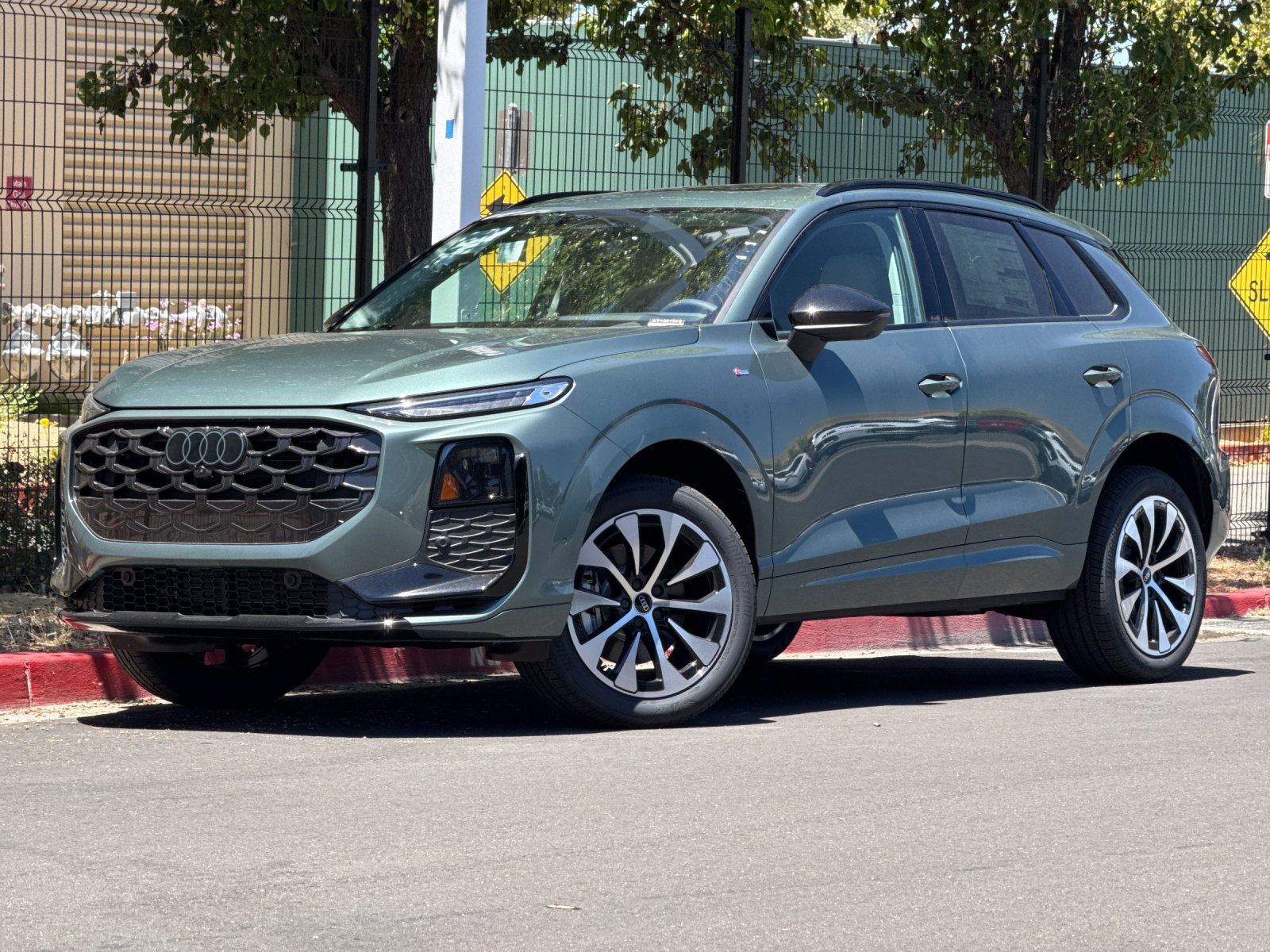 New 2026 Audi Q3 quattro 2.0T AWD/4WD image 2