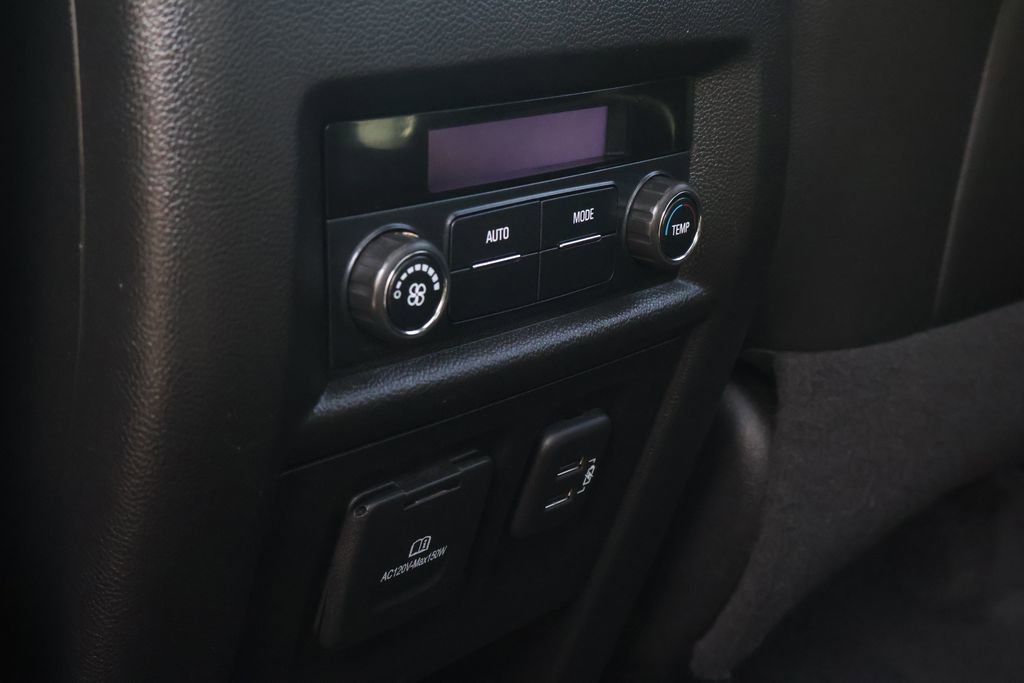 Used 2020 Chevrolet Traverse LT w/ LT Premium Package image 42