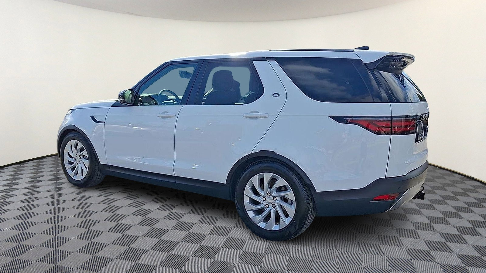 Certified 2026 Land Rover Discovery S AWD/4WD image 6