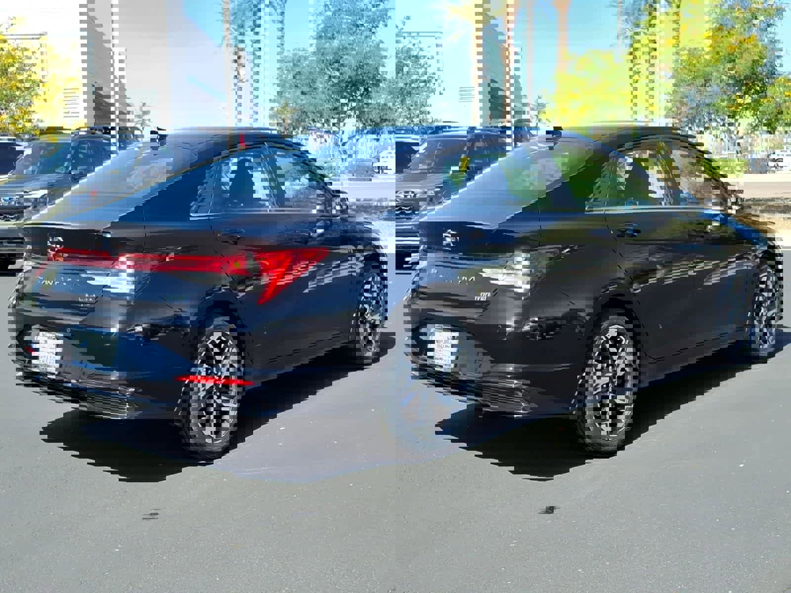 Used 2023 Hyundai Elantra Limited image 7