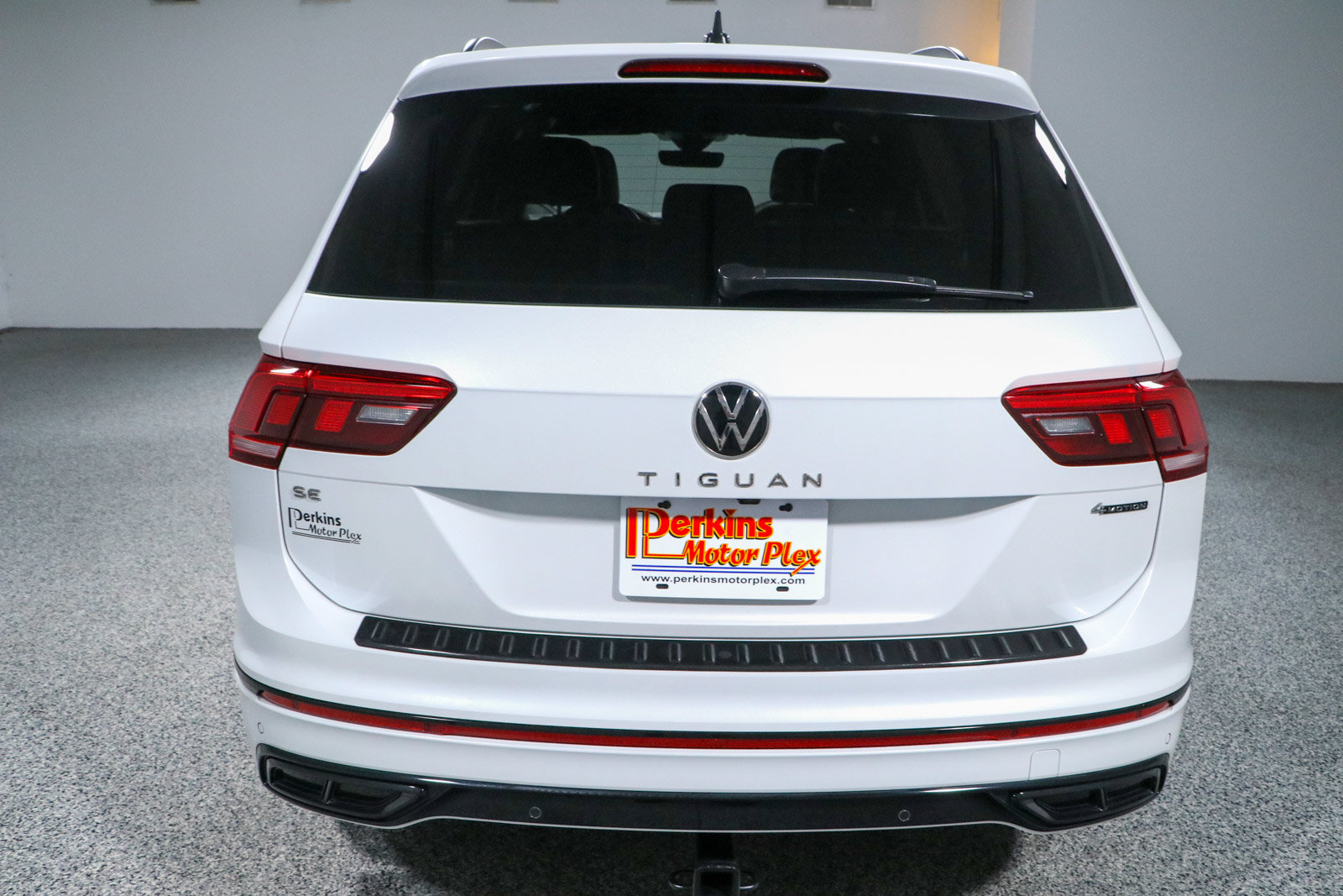 Used 2023 Volkswagen Tiguan SE R-Line AWD/4WD image 8