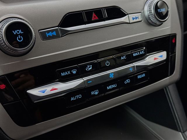 Used 2023 Ford Explorer XLT image 15