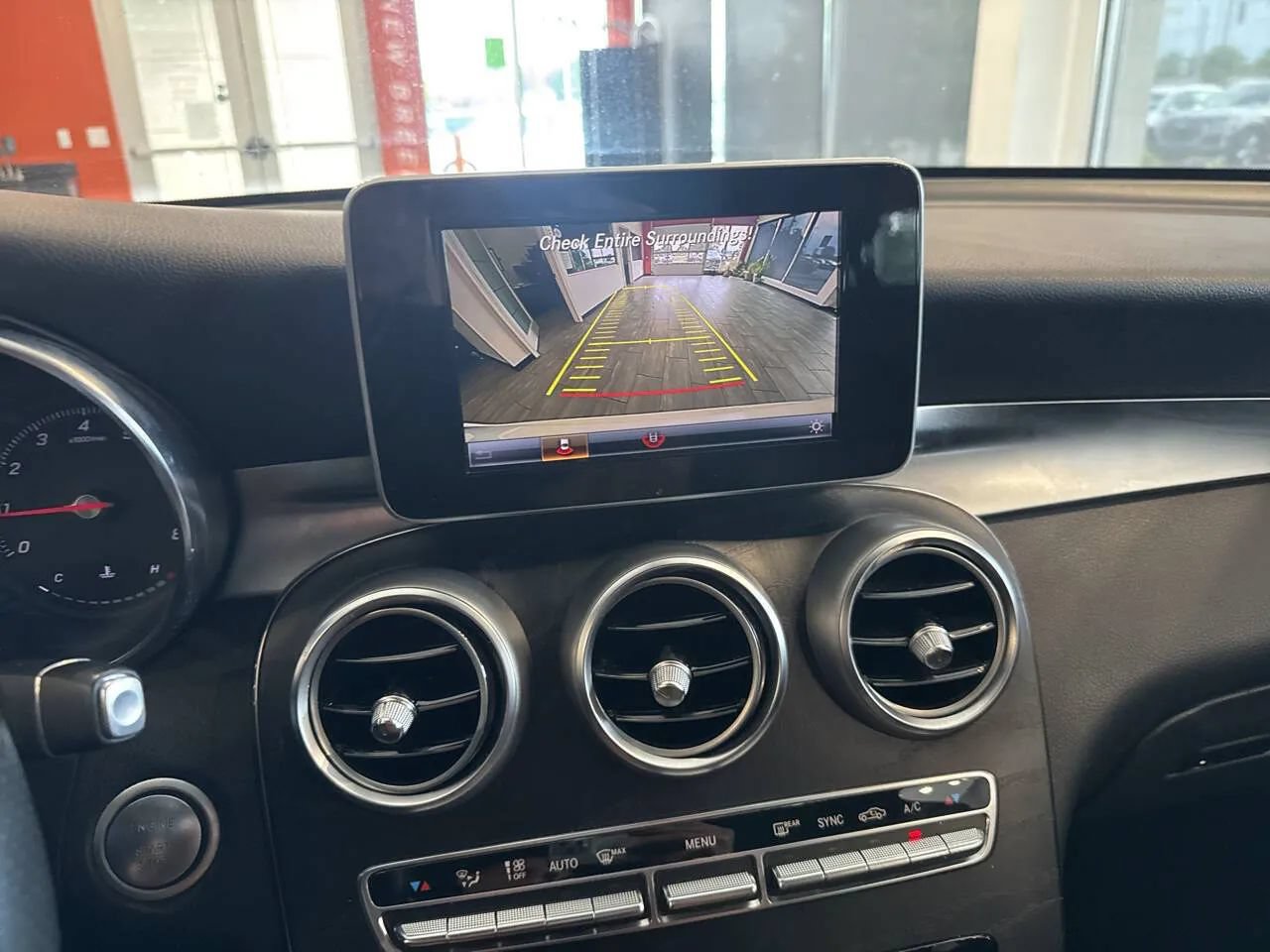 Used 2018 Mercedes-Benz GLC 300 4MATIC w/ Premium Package image 32