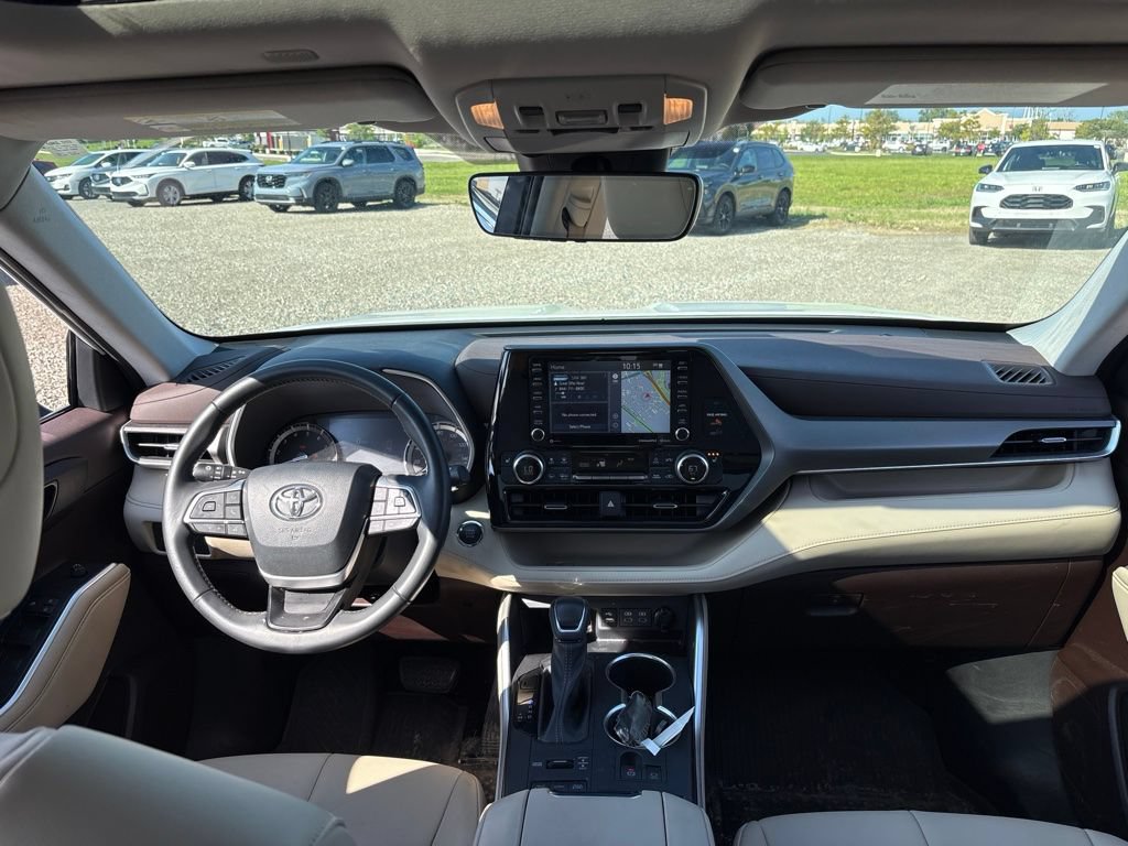 Used 2022 Toyota Highlander XLE AWD/4WD image 13