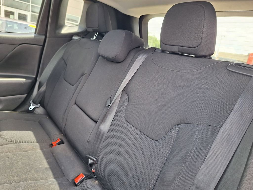 Used 2019 Jeep Renegade Altitude w/ Quick Order Package 2XM FWD image 25