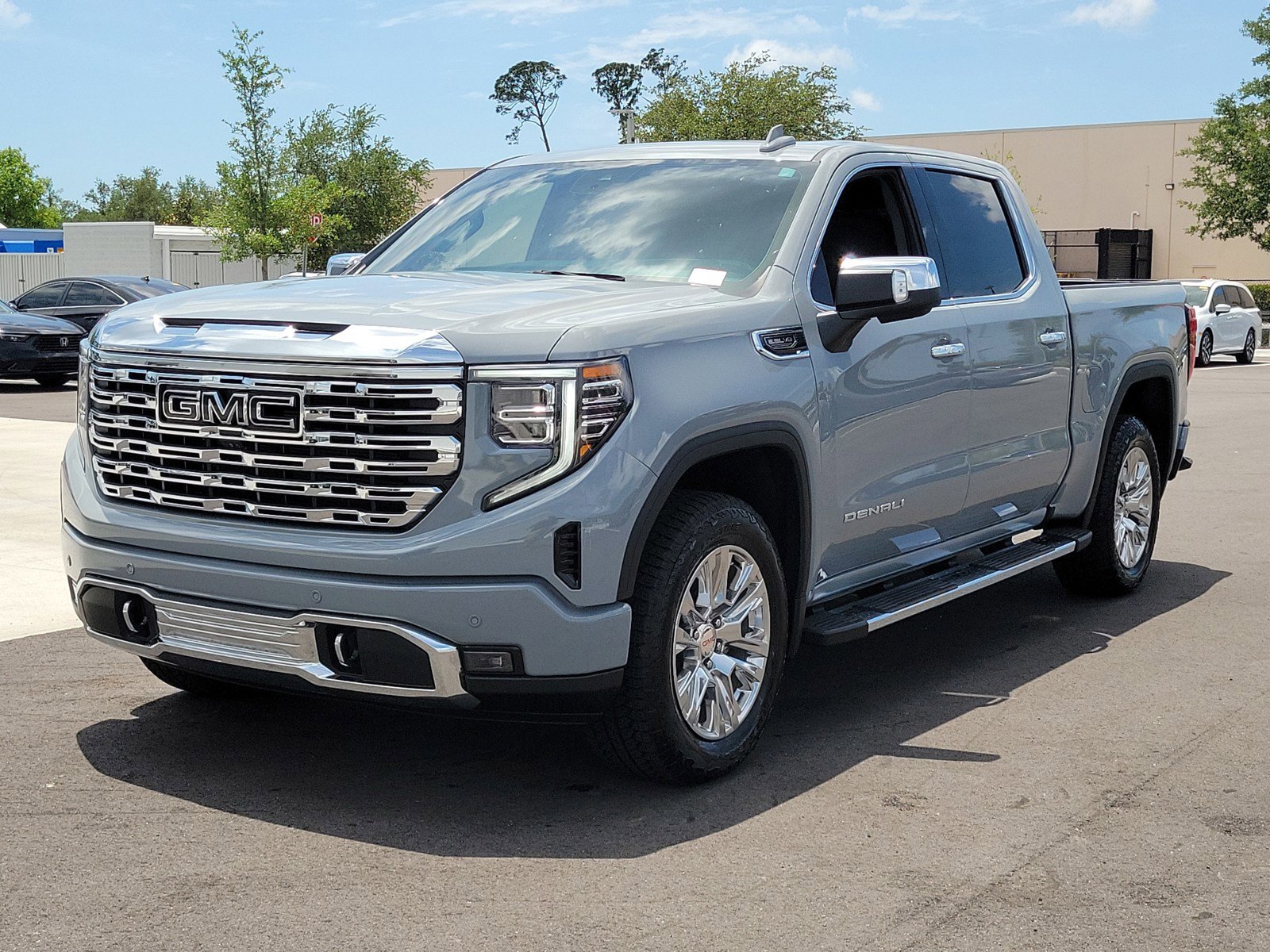 Used 2025 GMC Sierra 1500 Denali w/ Technology Package AWD/4WD image 3
