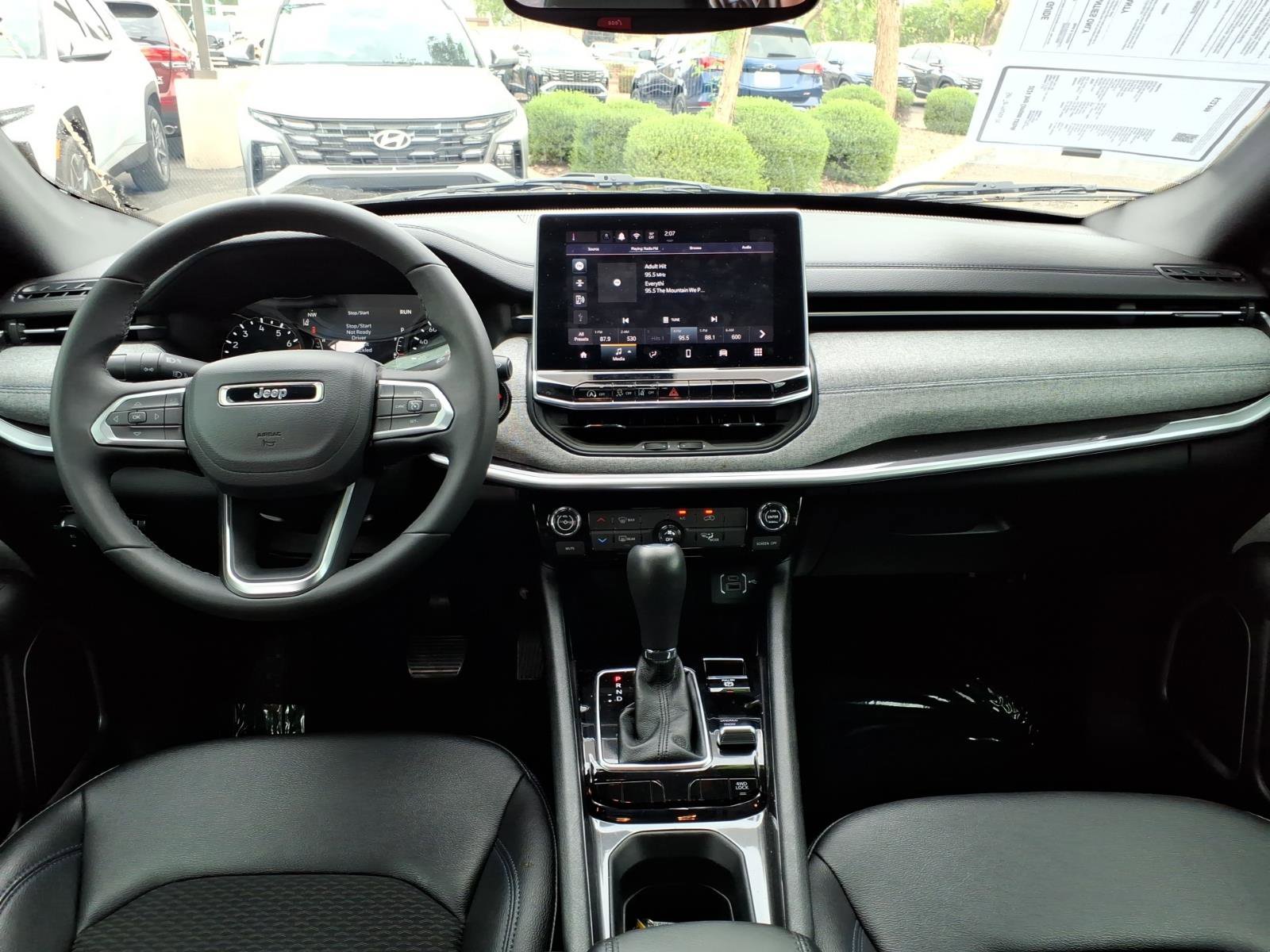 Used 2024 Jeep Compass Latitude image 16