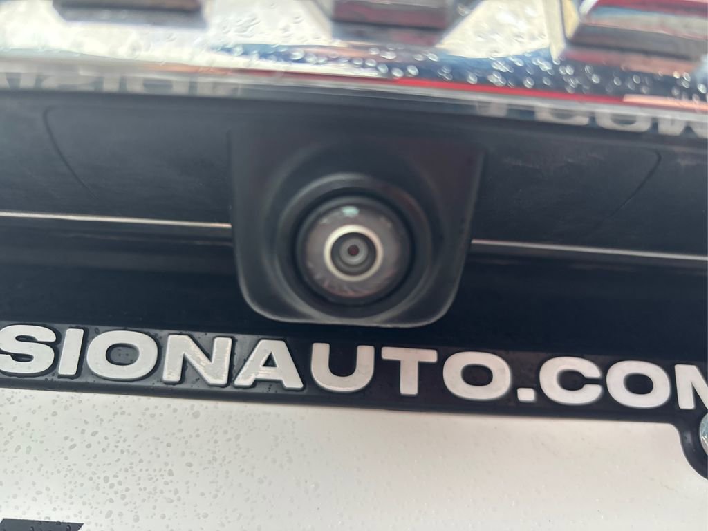 Used 2023 GMC Acadia SLE w/ Driver Convenience Package image 16