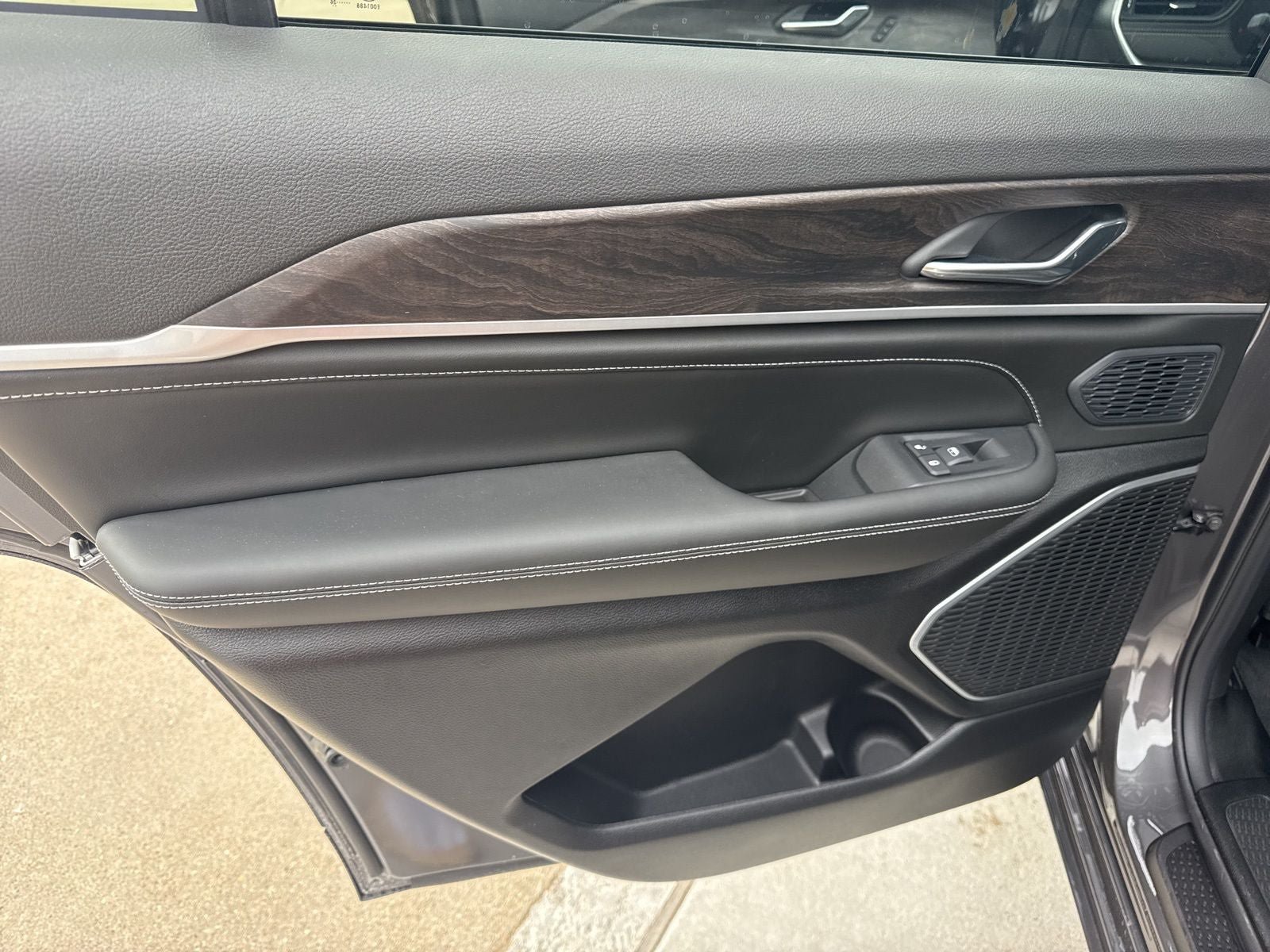 New 2026 Jeep Grand Cherokee L Limited AWD/4WD image 27
