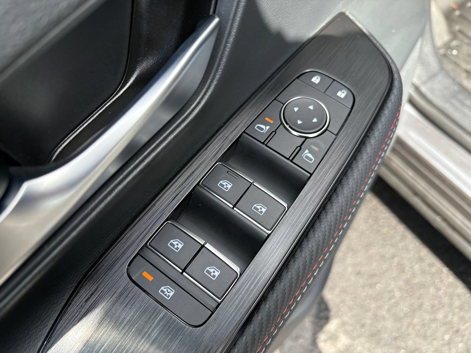 Used 2025 Nissan Kicks SR AWD/4WD image 25
