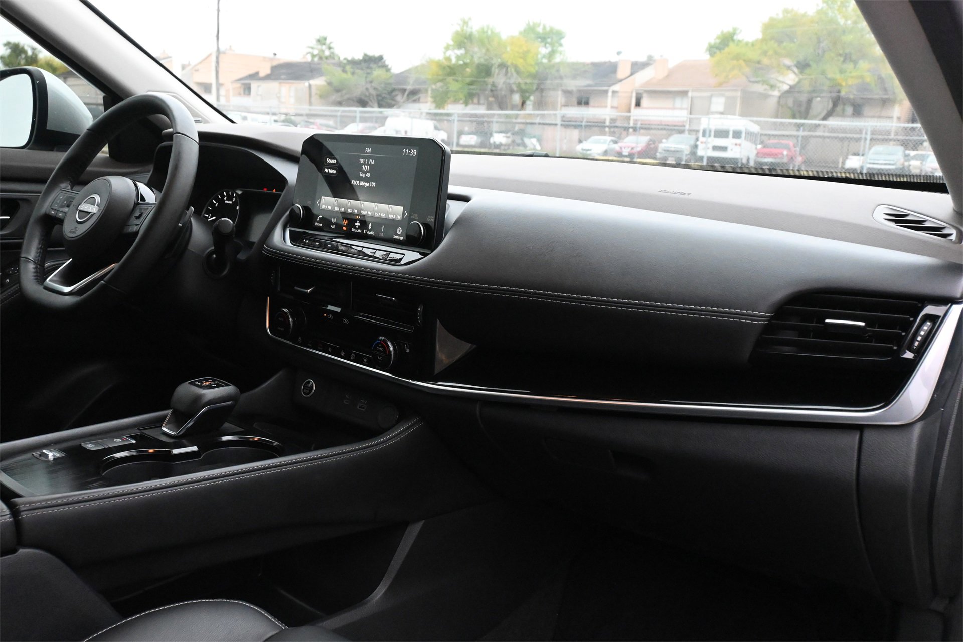 Used 2023 Nissan Rogue SL w/ SL Premium Package image 25