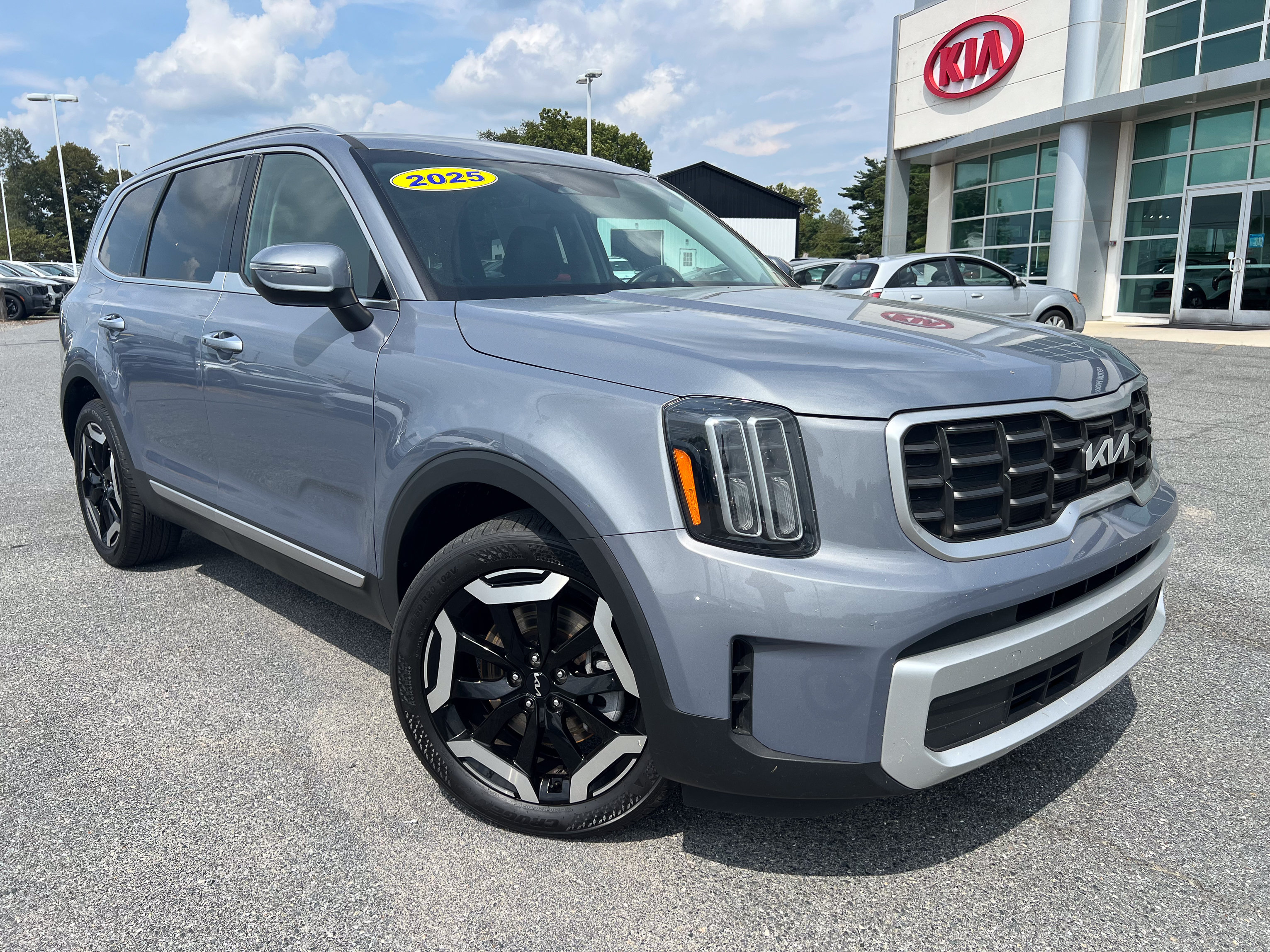 Used 2025 Kia Telluride S FWD image 15