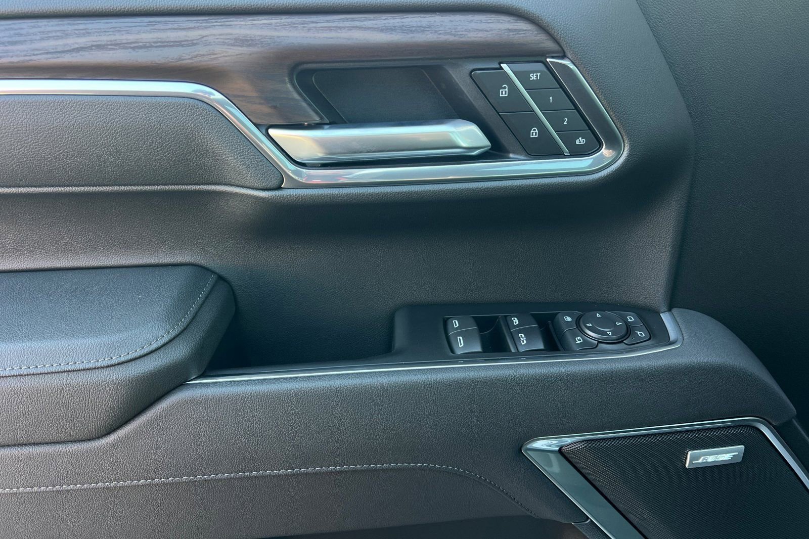 New 2026 GMC Sierra 1500 SLT w/ SLT Premium Plus Package image 9