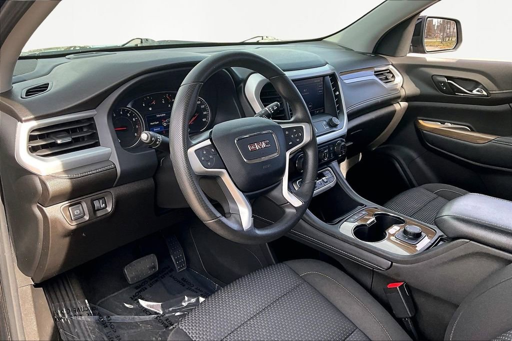 Used 2023 GMC Acadia SLE image 14