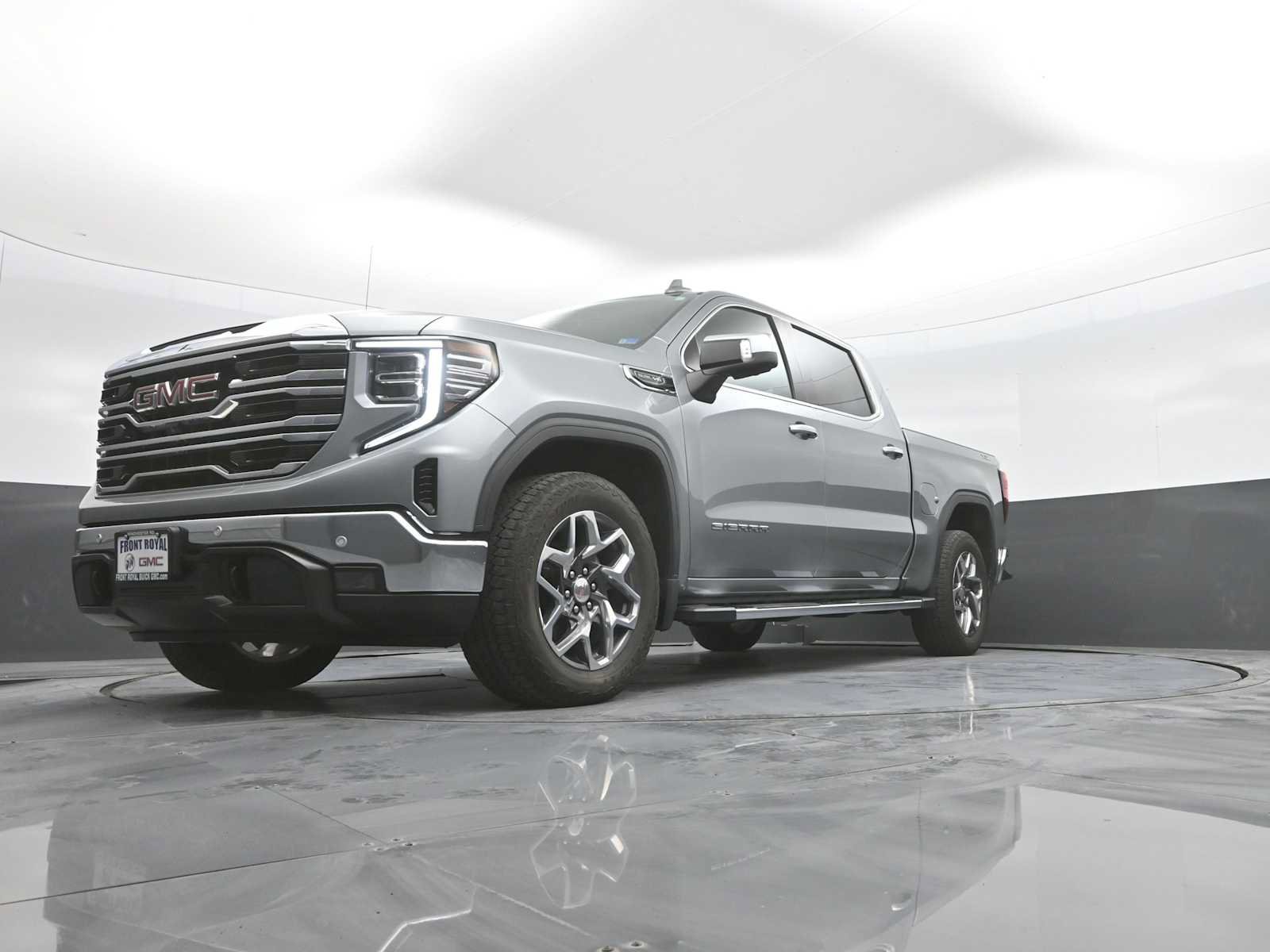 Used 2024 GMC Sierra 1500 SLT w/ SLT Premium Plus Package AWD/4WD image 43