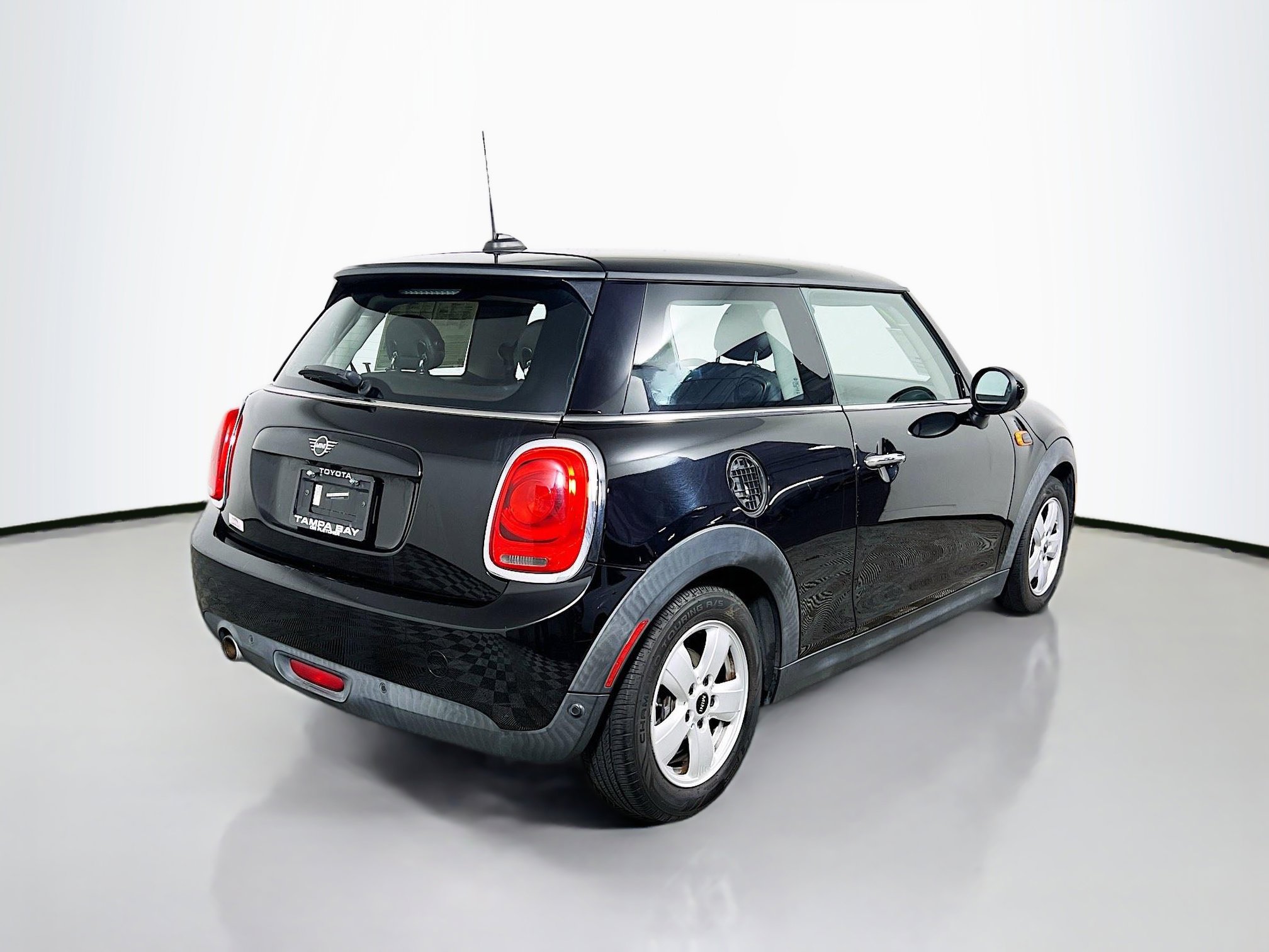 Used 2019 MINI Cooper 2-Door Hardtop FWD image 4