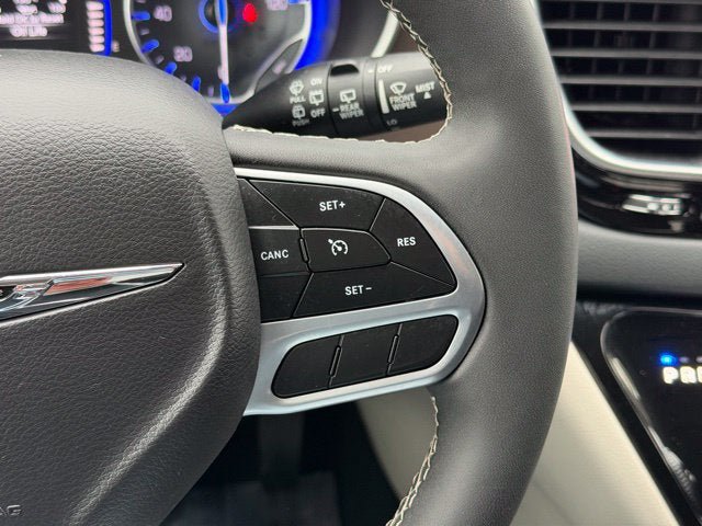 Certified 2023 Chrysler Voyager LX FWD image 17