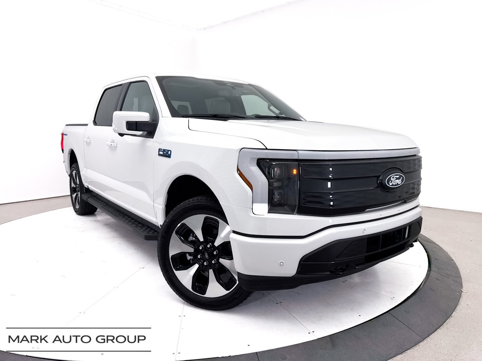 Used 2025 Ford F150 Lightning Platinum AWD/4WD image 1