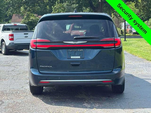 Used 2023 Chrysler Pacifica Touring-L FWD image 37