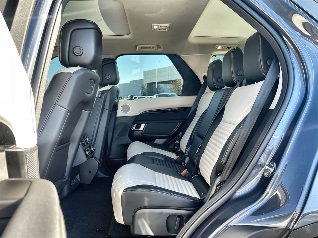 Certified 2025 Land Rover Discovery S image 15