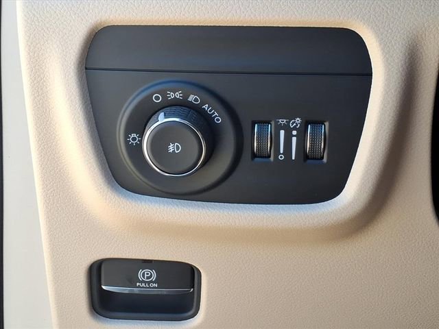 New 2025 Jeep Grand Cherokee L Limited w/ Luxury Tech Group II image 24