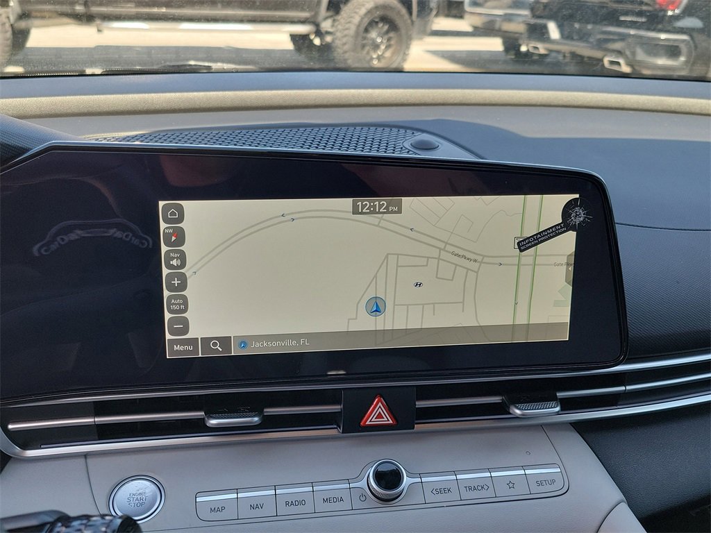 Used 2025 Hyundai Elantra Limited image 24