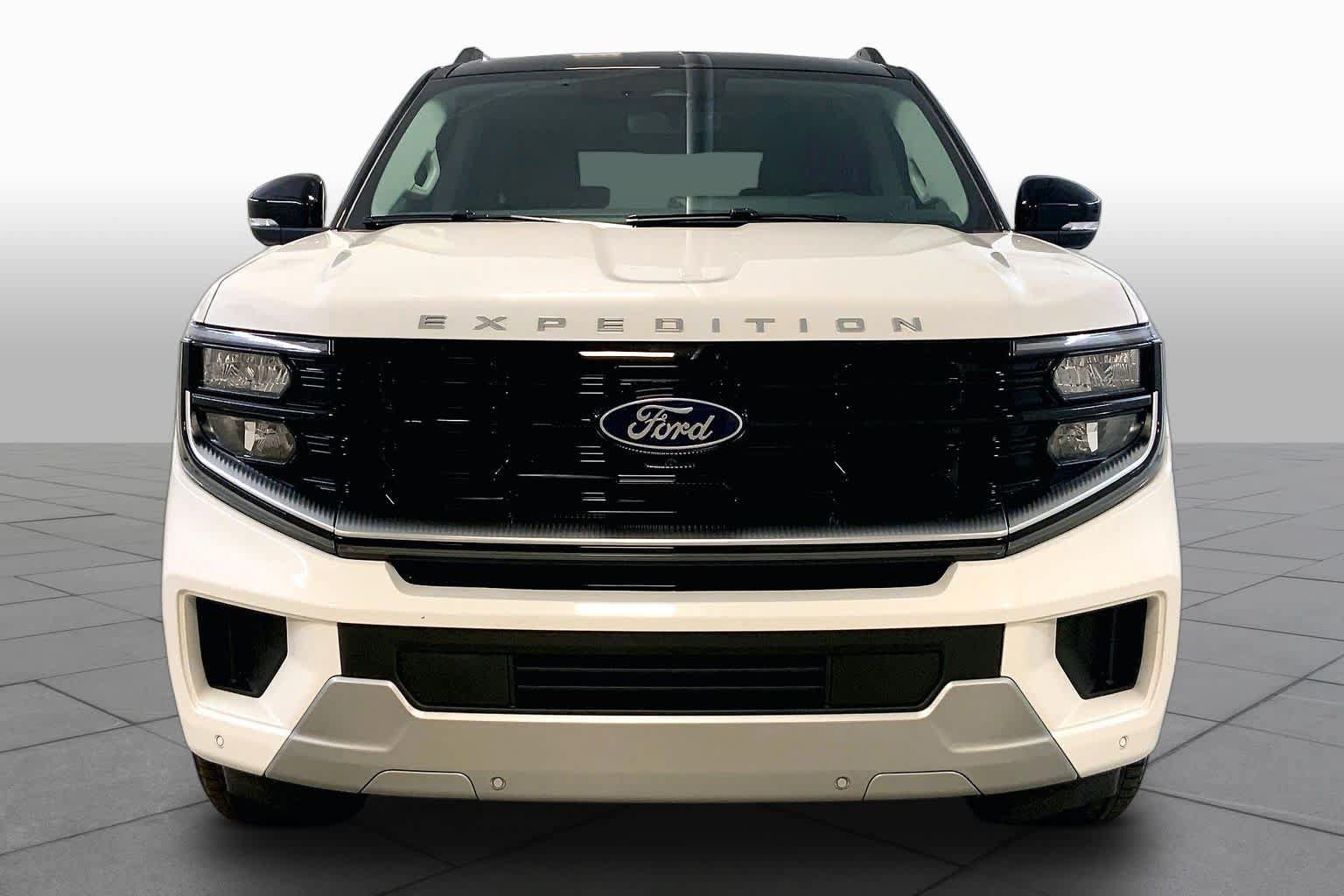 Used 2026 Ford Expedition Platinum w/ Platinum Ultimate Package AWD/4WD image 3