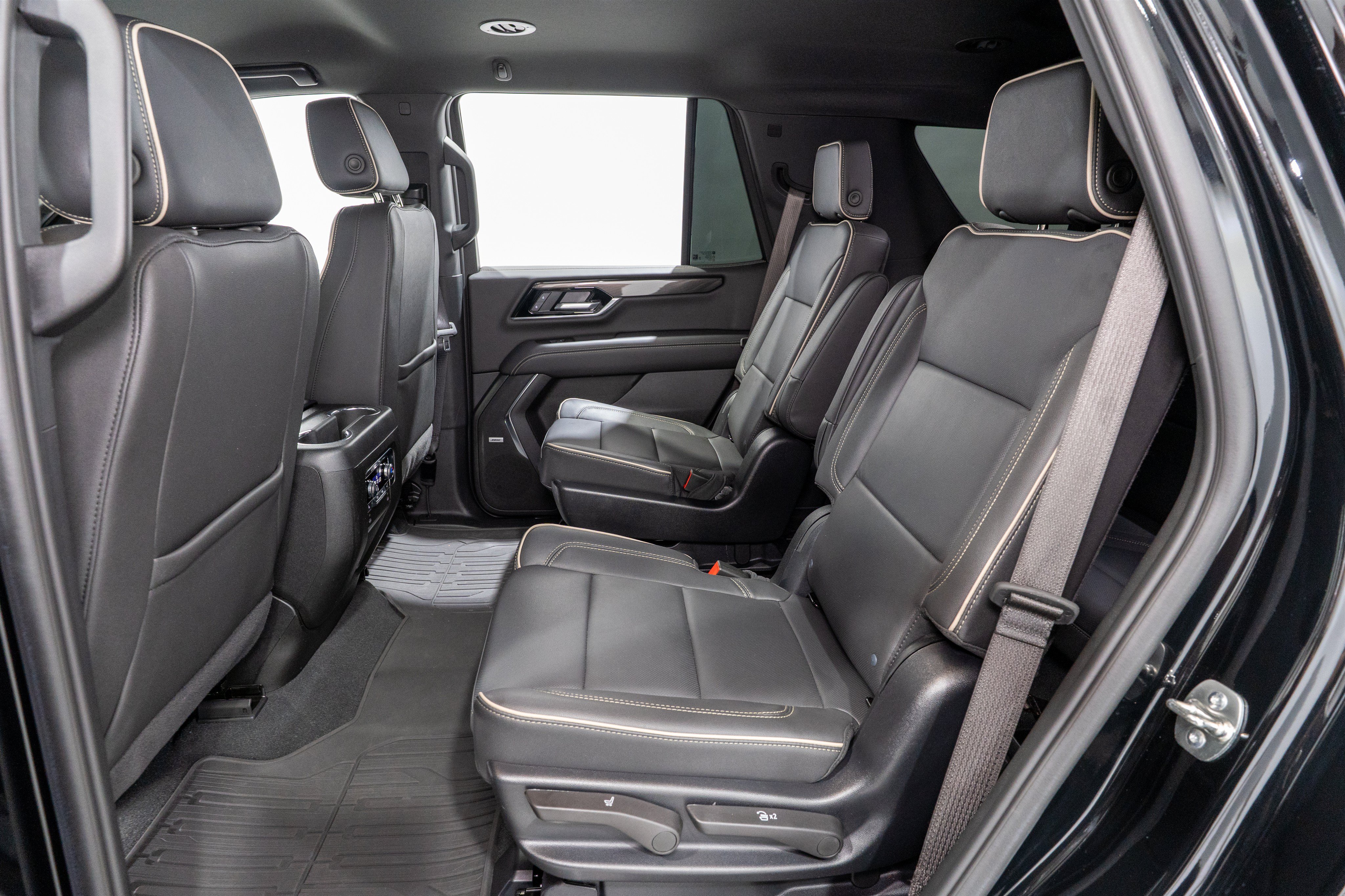 Used 2025 GMC Yukon Elevation AWD/4WD image 32