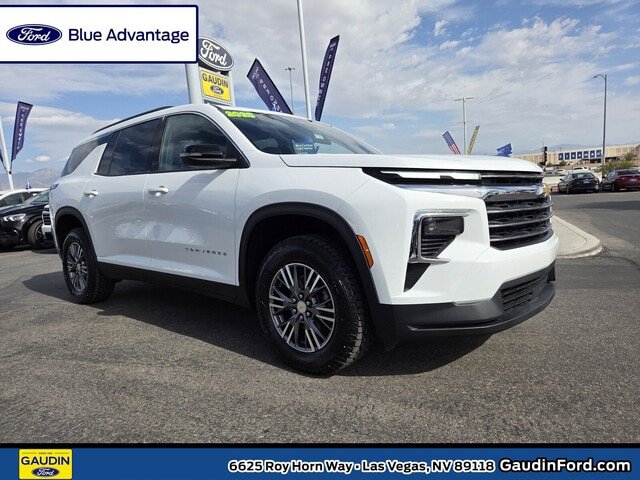 Used 2025 Chevrolet Traverse LT AWD/4WD image 1