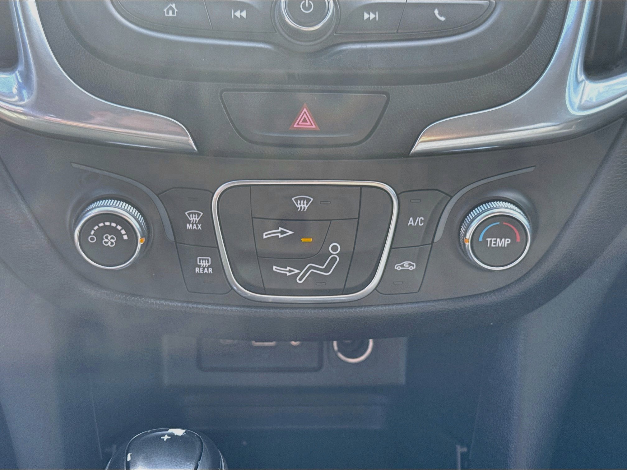 Used 2019 Chevrolet Equinox LT FWD image 12