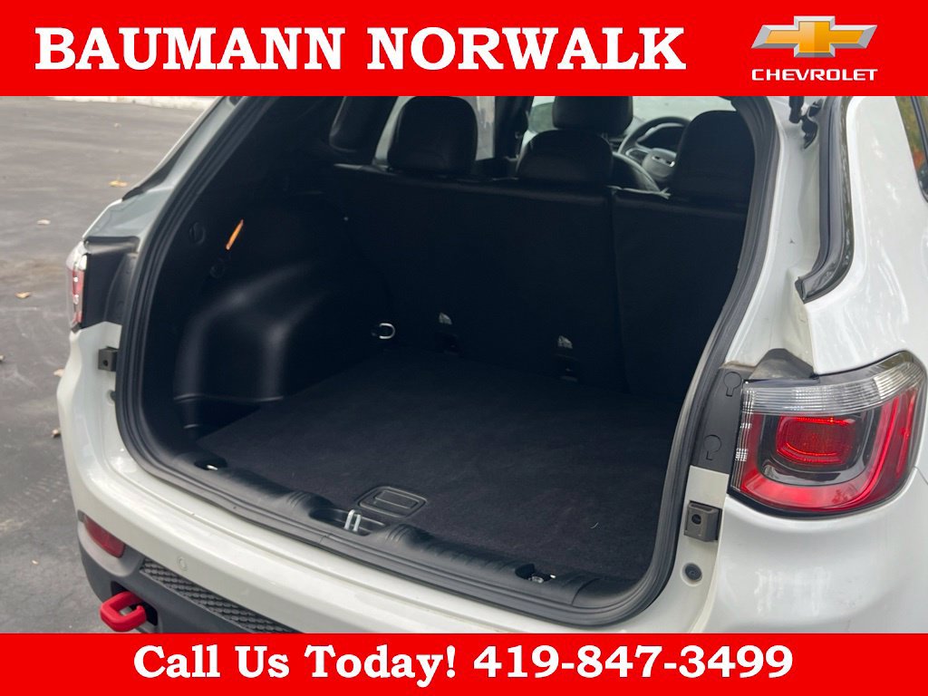 Used 2025 Jeep Compass Trailhawk AWD/4WD image 22