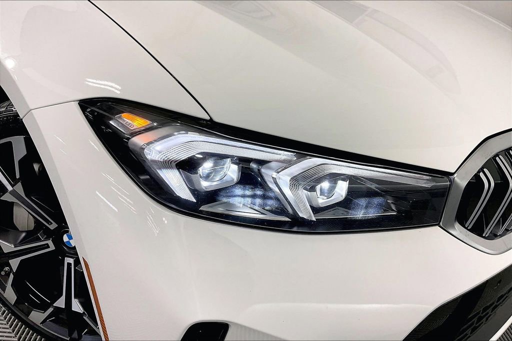 Used 2025 BMW 330i xDrive Sedan w/ M Sport Package image 40