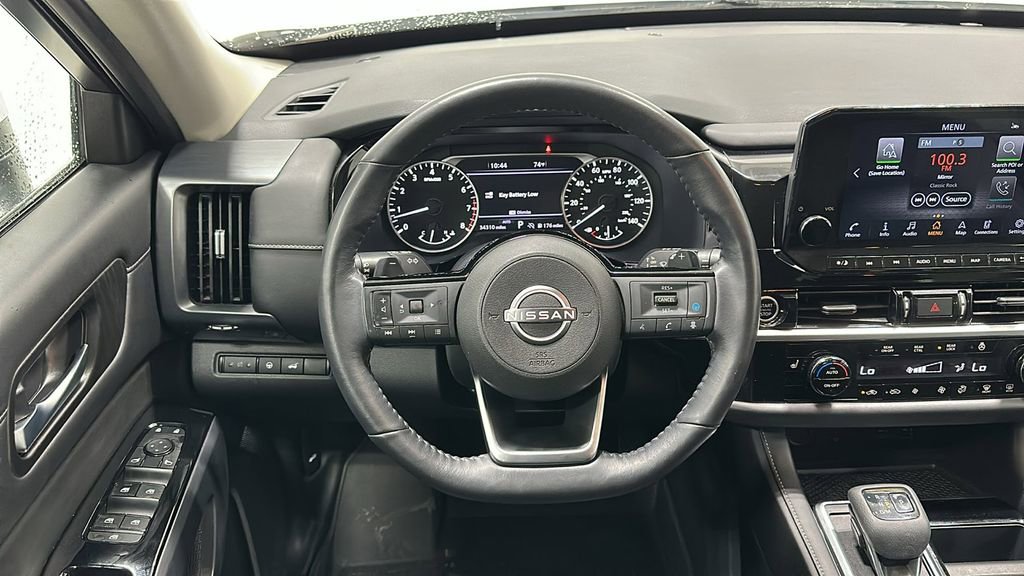 Used 2023 Nissan Pathfinder SL AWD/4WD image 12