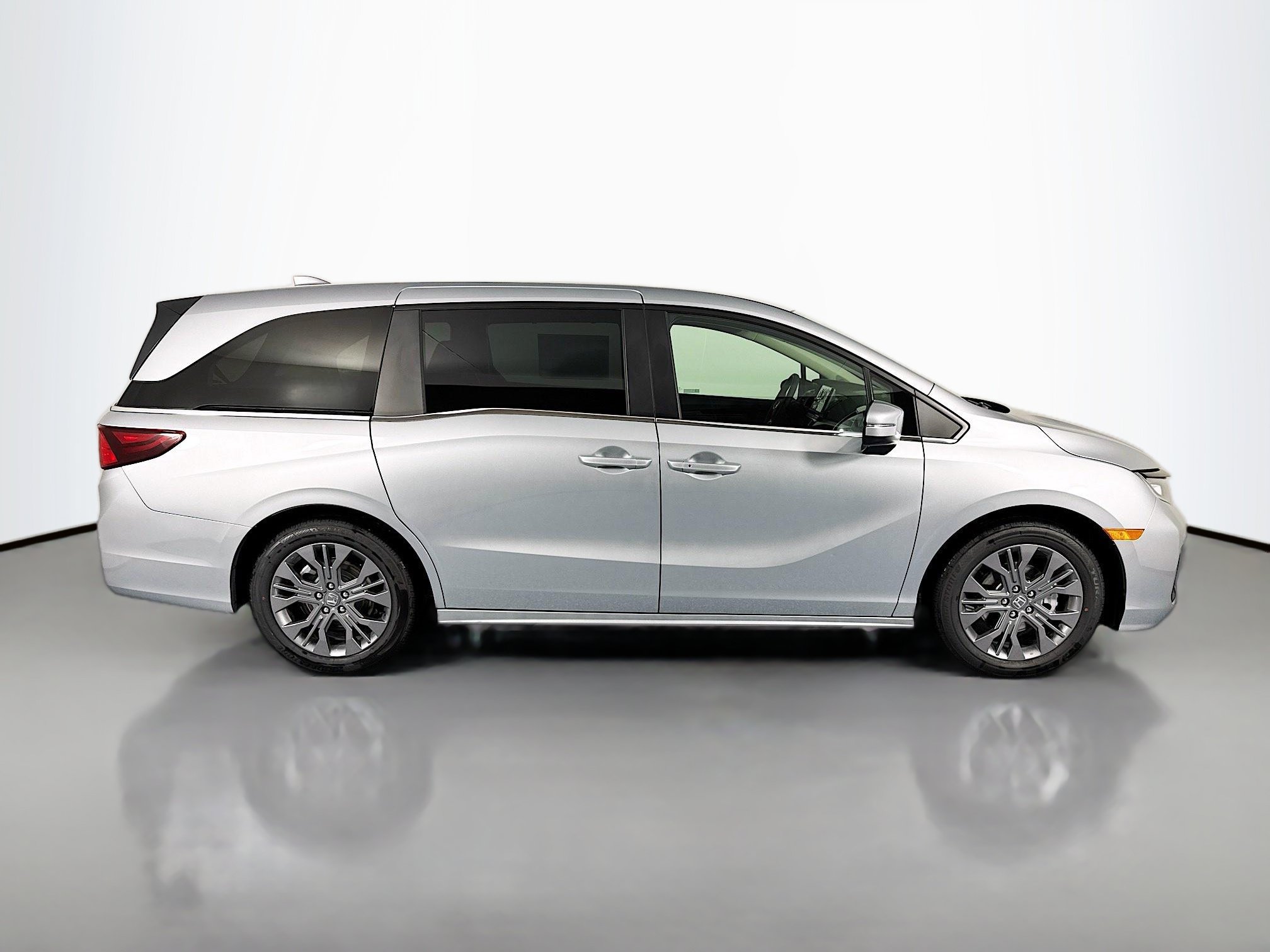 New 2026 Honda Odyssey Touring image 4