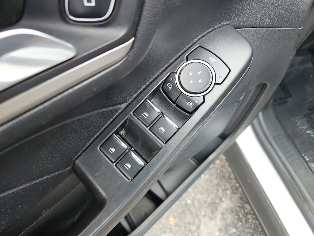 Used 2021 Ford Escape SE image 24