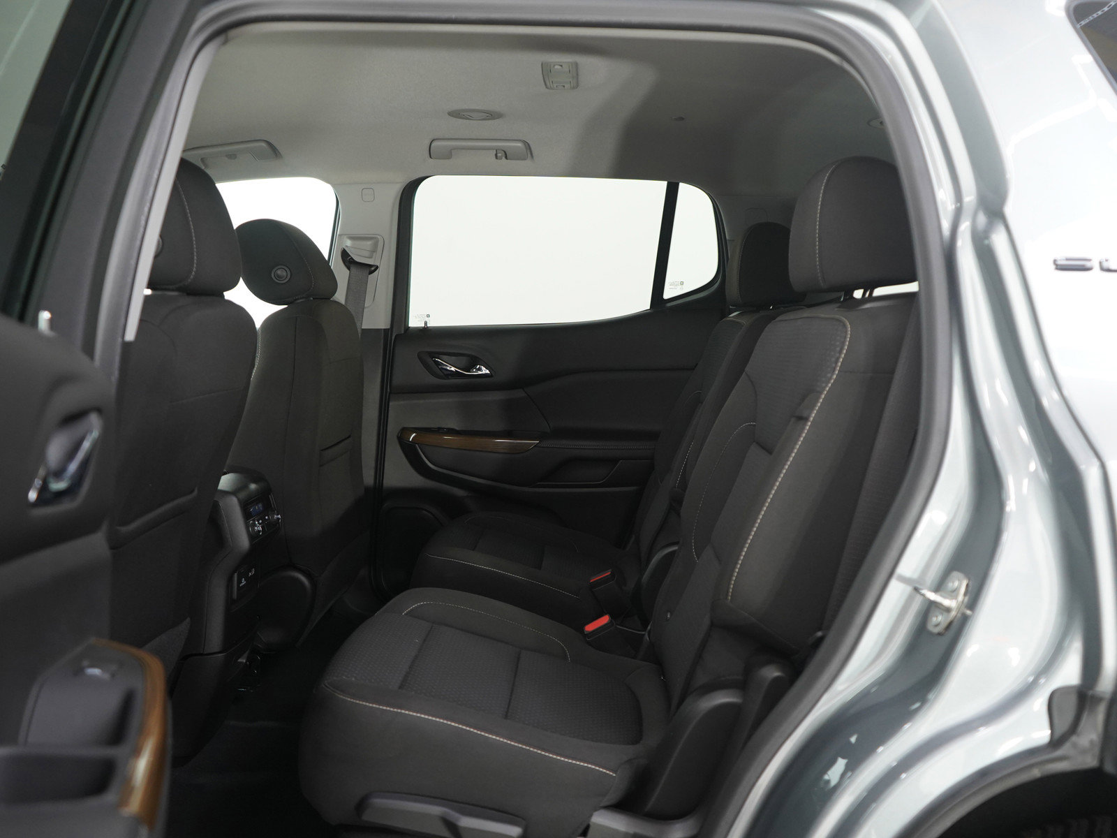 Used 2023 GMC Acadia SLE image 19