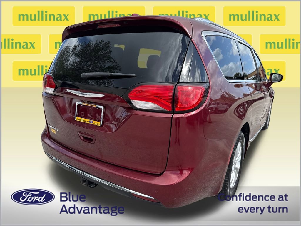 Used 2018 Chrysler Pacifica Touring-L image 4