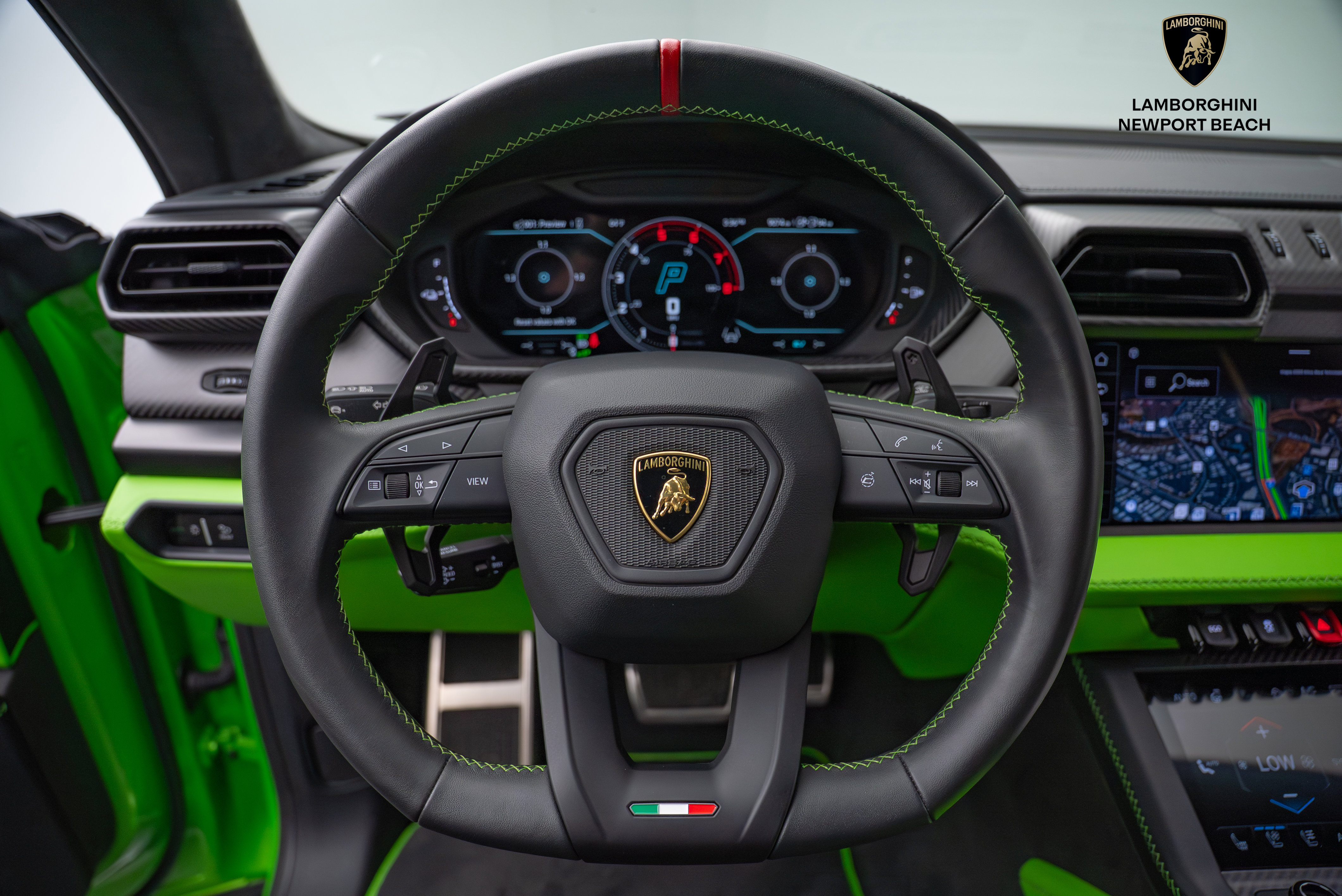 Used 2025 Lamborghini Urus SE image 28